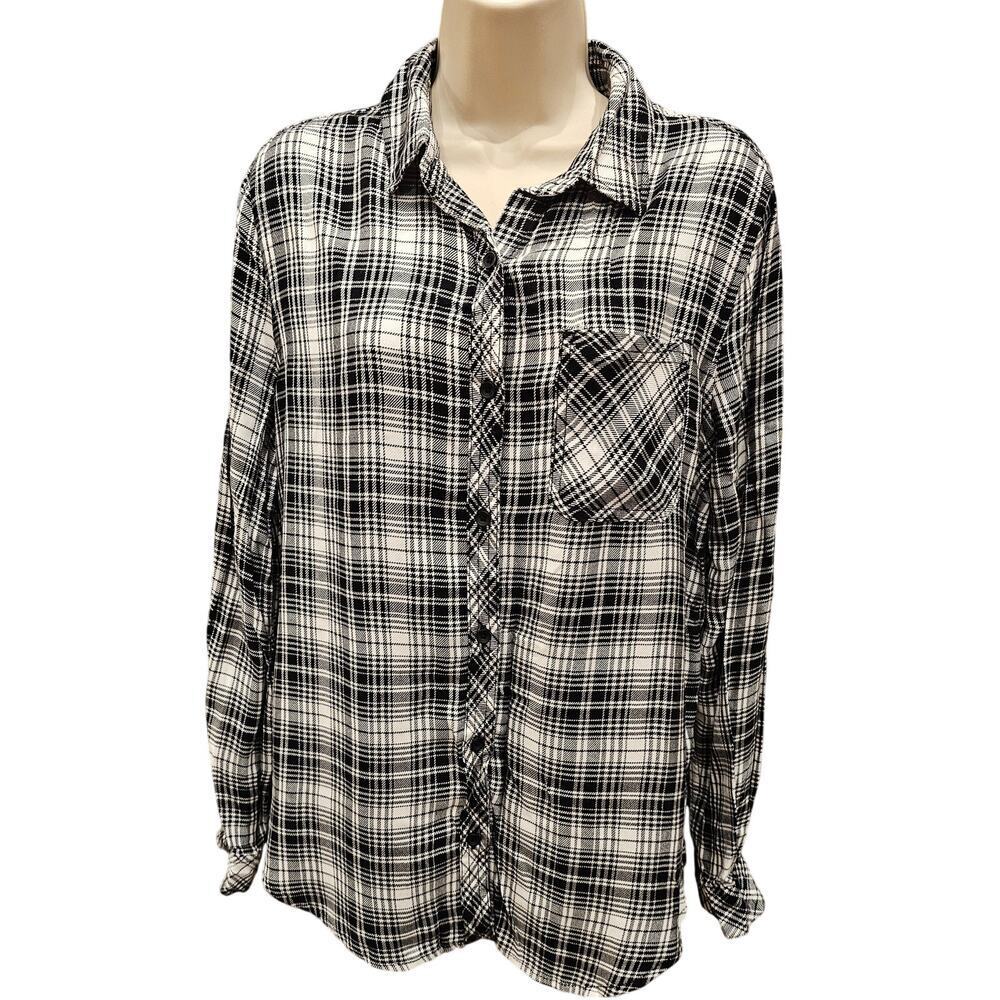 Casa cabana Sienna plaid grey button up black white buffalo plaid relaxed fit M